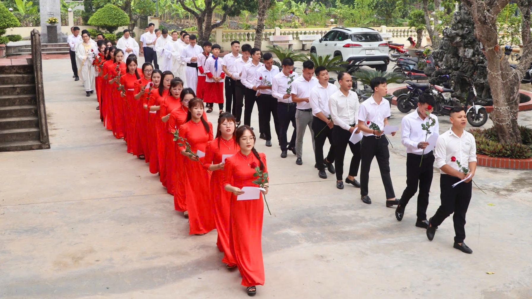Ca đoàn Giáo xứ An Thủy mừng lễ Quan Thầy Thánh Antôn Padova và kỷ niệm 37 năm thành lập